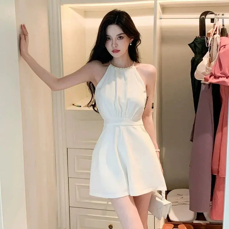 Summer Clothing Trends 2025 - Serin Beyaz Kadın Şort Ofis Işık