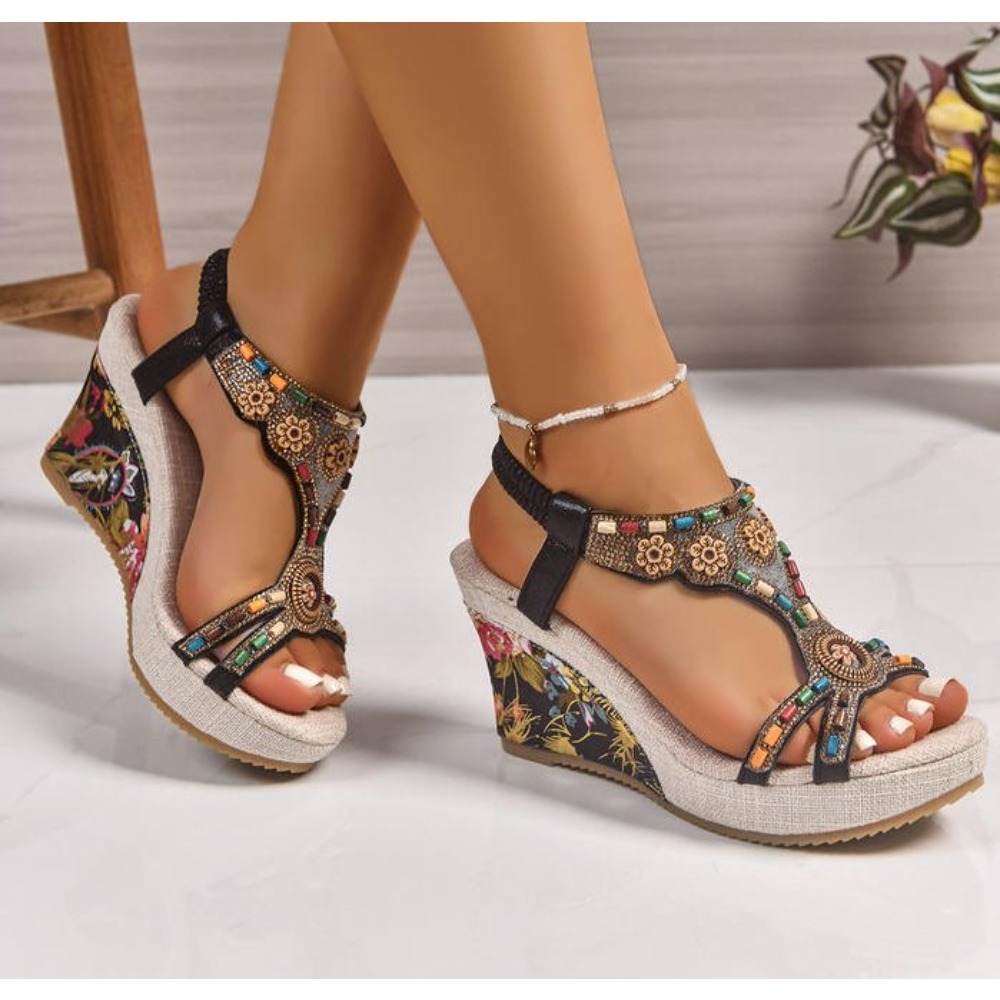 Summer Clothing Items - Kadın Deri Yaz Modası Dolgu Topuklu